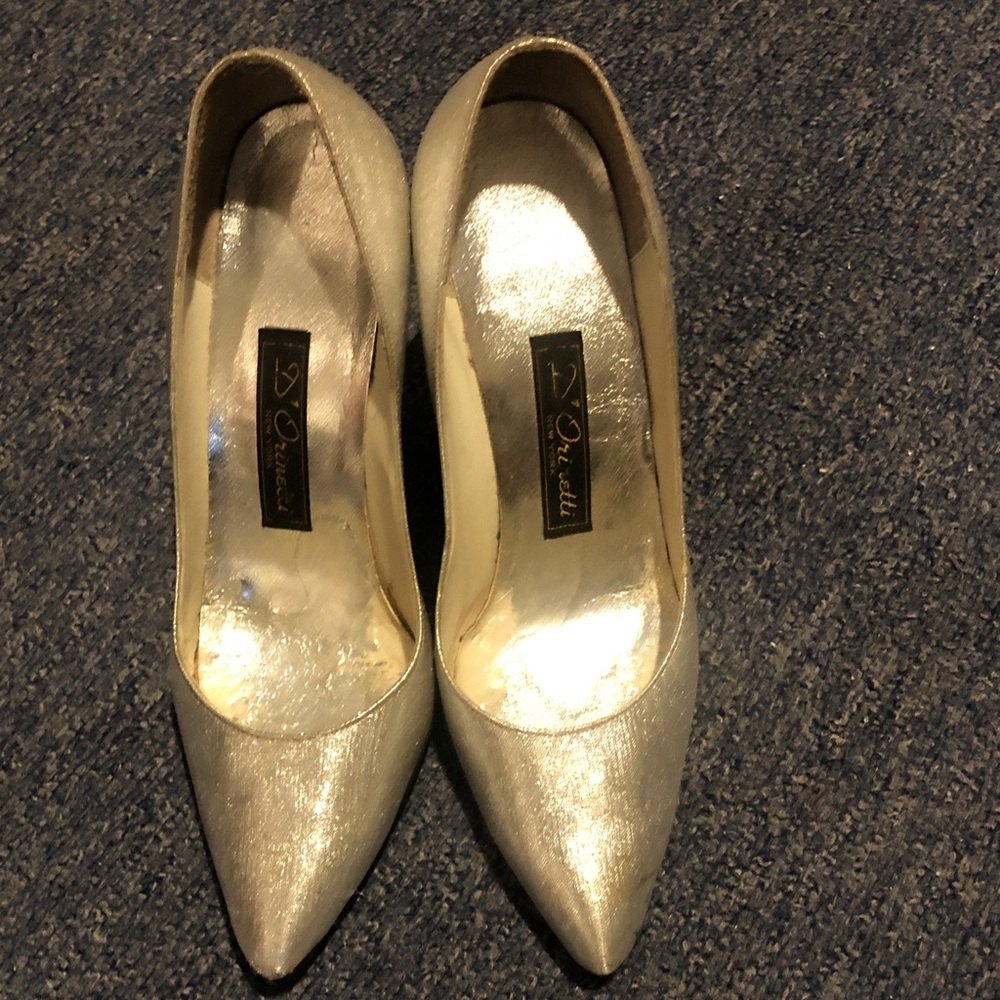 Metallic silver color Pointed Toe Pumps -